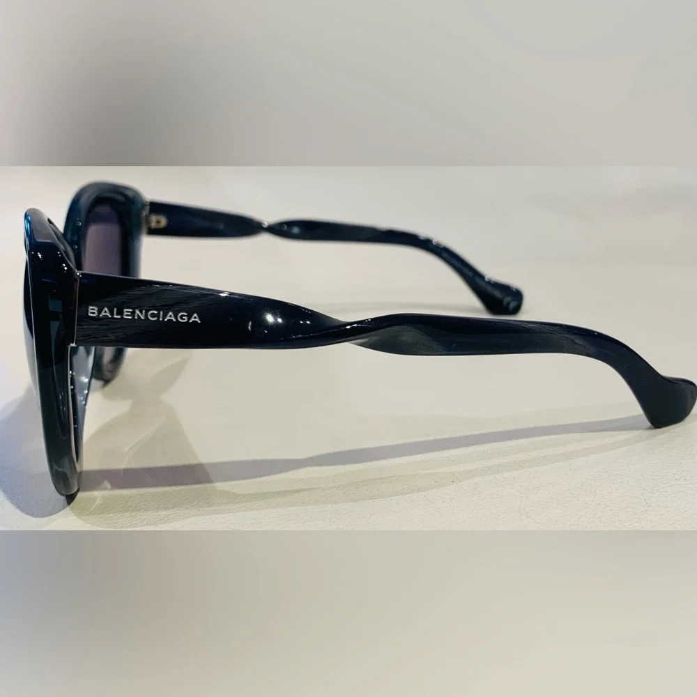 New Balenciaga Sunglasses - Picture 4 of 9